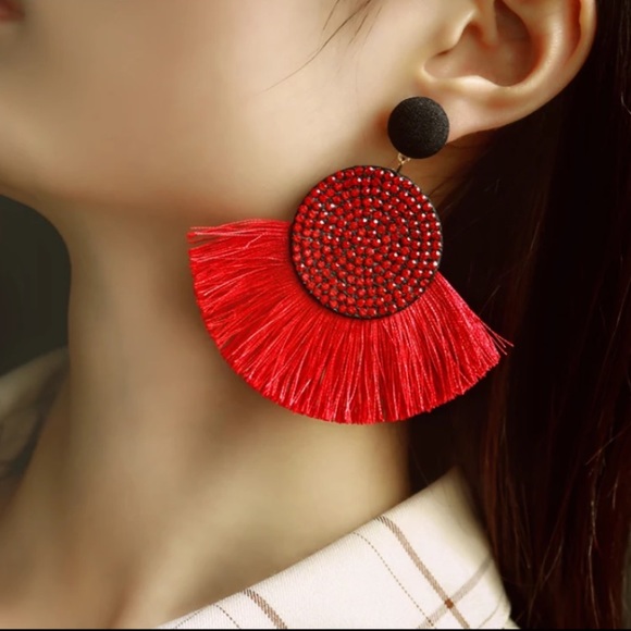 🔴5/$15⚠️𝗖𝗟𝗘𝗔𝗥𝗔𝗡𝗖𝗘⚠️White Earrings NEW - Picture 7 of 10